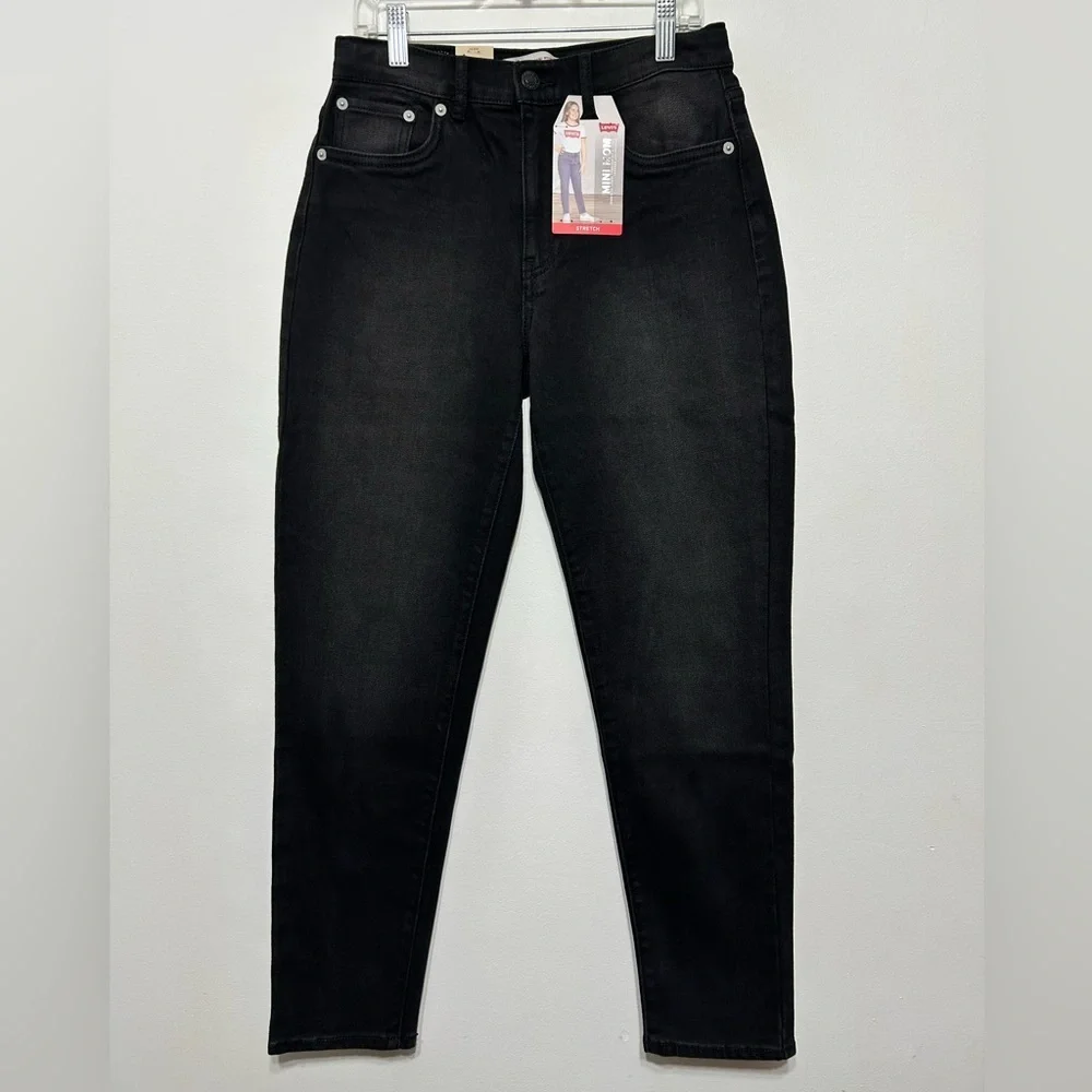 New! Levi’s High Rise Mini Mom Jeans